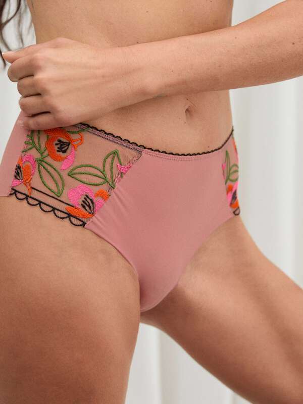 Rose Shorty - Maya 1