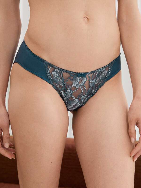 Bleu Slip - Sarah 1