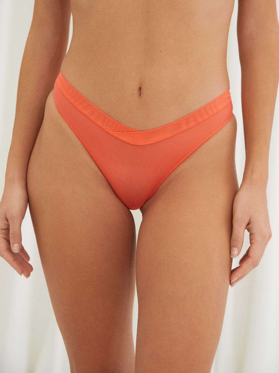 DARJEELING STRING TAILLE M MODELE SIMONE COULEUR IVOIRE REF